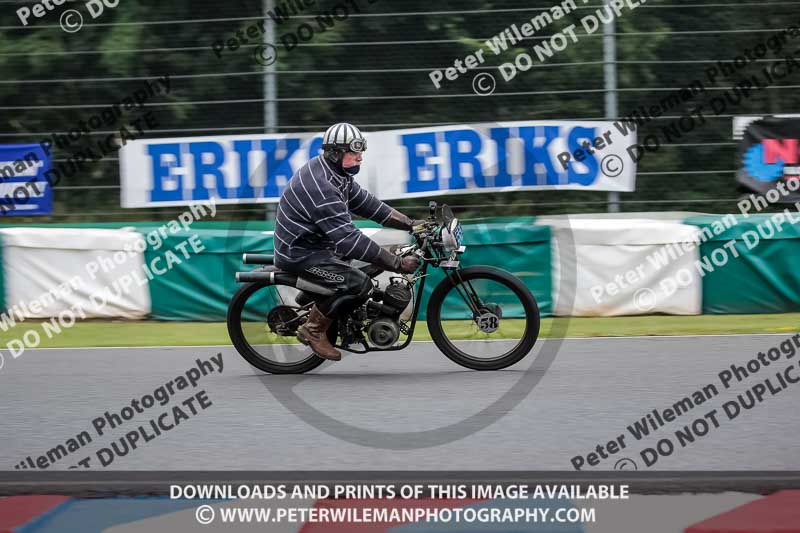 Vintage motorcycle club;eventdigitalimages;mallory park;mallory park trackday photographs;no limits trackdays;peter wileman photography;trackday digital images;trackday photos;vmcc festival 1000 bikes photographs